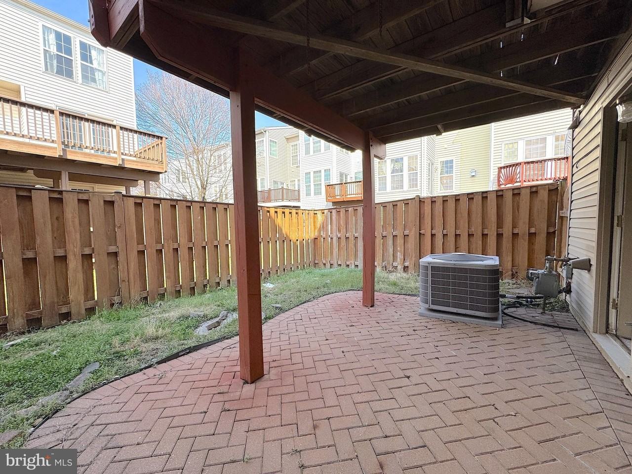 6410 Katherine Ann Ln - Photo 7 of 32