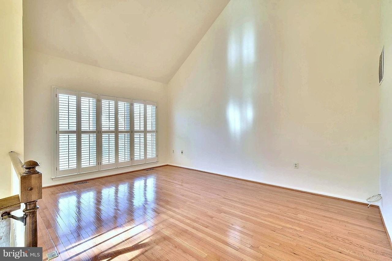 3023 Oakton Meadows Ct - Photo 4 of 30