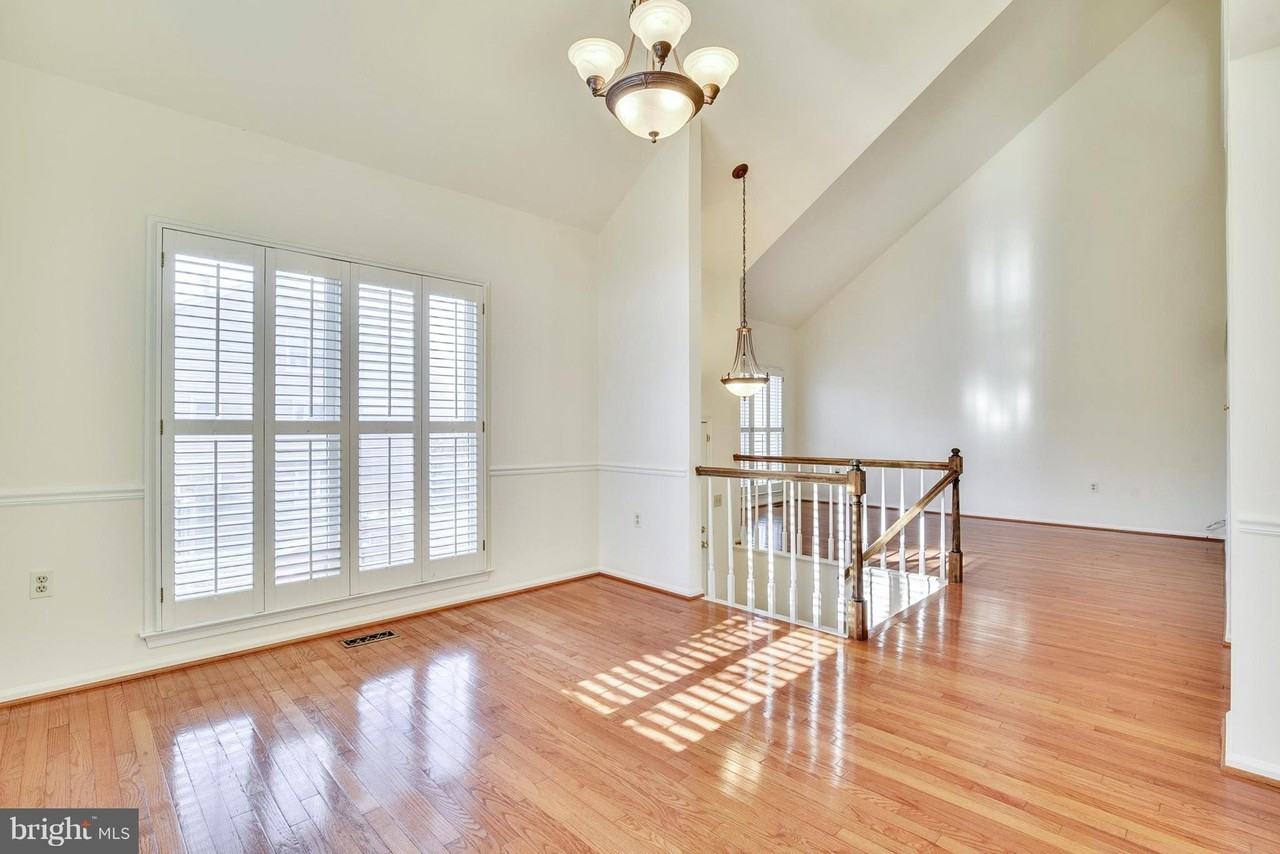 3023 Oakton Meadows Ct - Photo 5 of 30