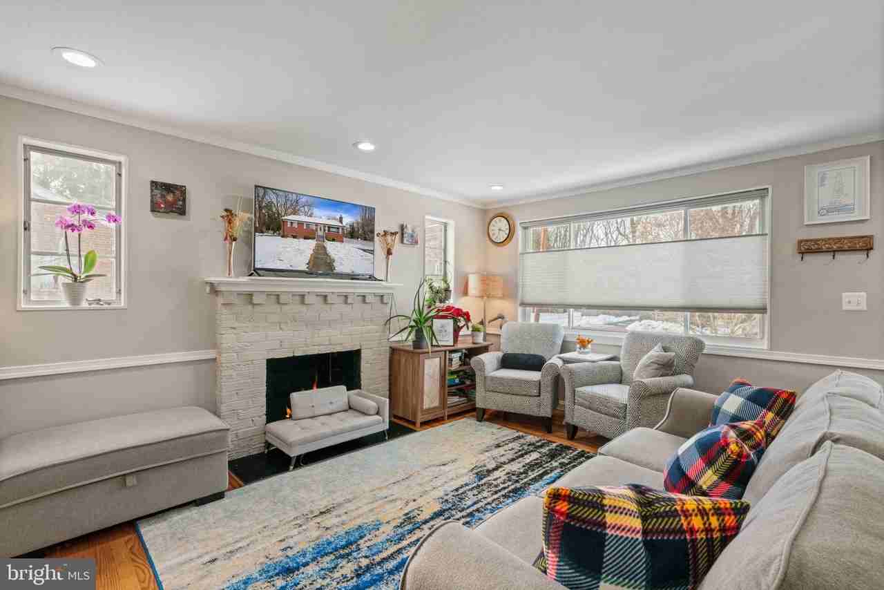 3903 Whispering Ln - Photo 4 of 26