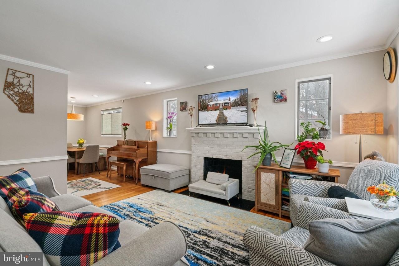 3903 Whispering Ln - Photo 5 of 26