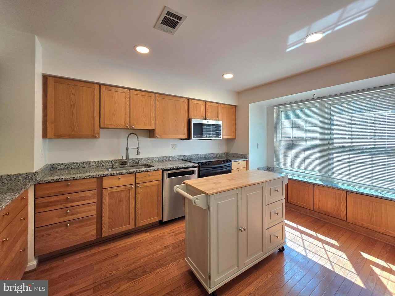 5939 Heatherwood Ct - Photo 3 of 36