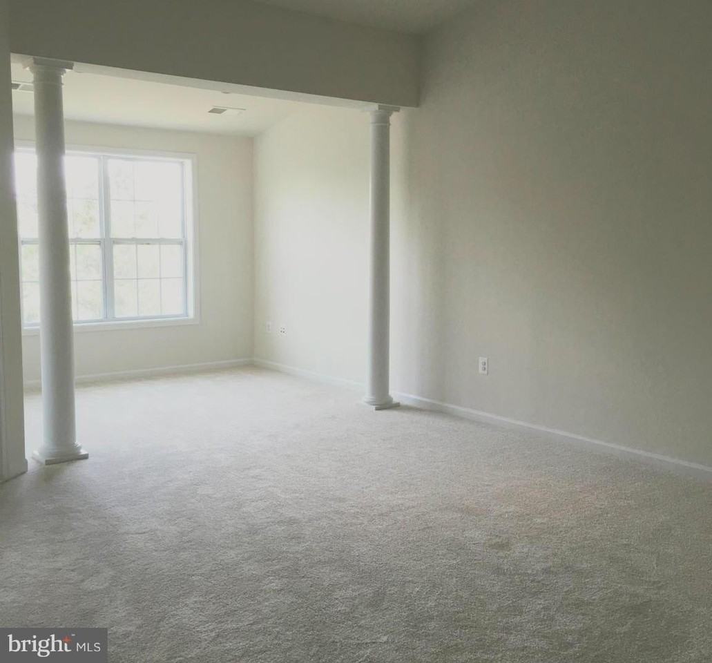 42850 Edgegrove Heights Ter - Photo 5 of 6