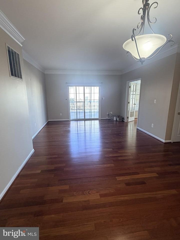 25834 Kirkwood Sq - Photo 3 of 43