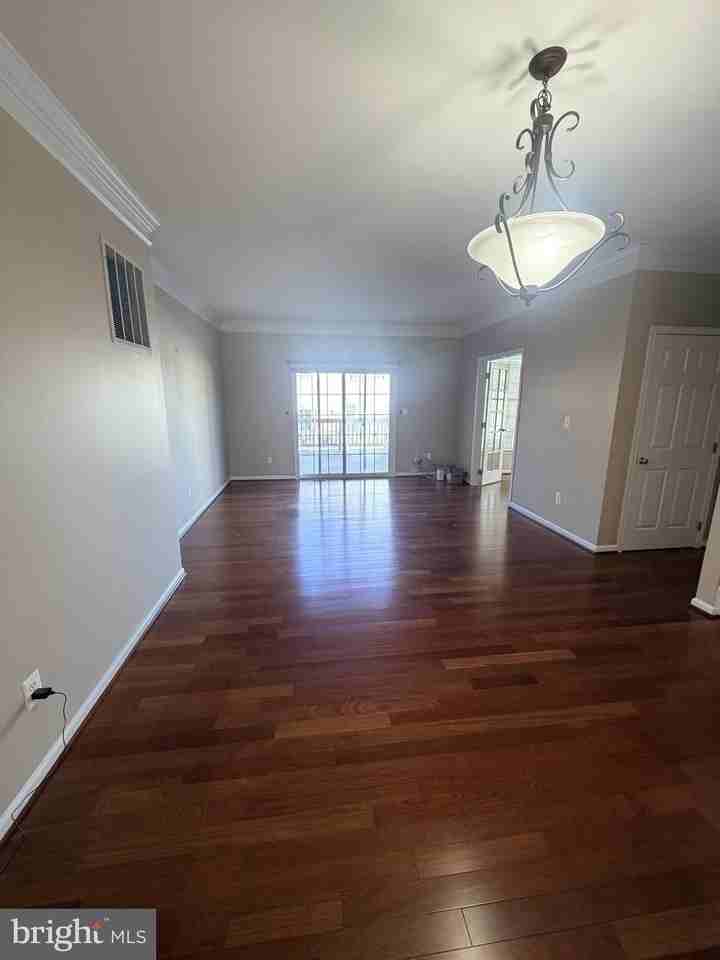 25834 Kirkwood Sq - Photo 4 of 43