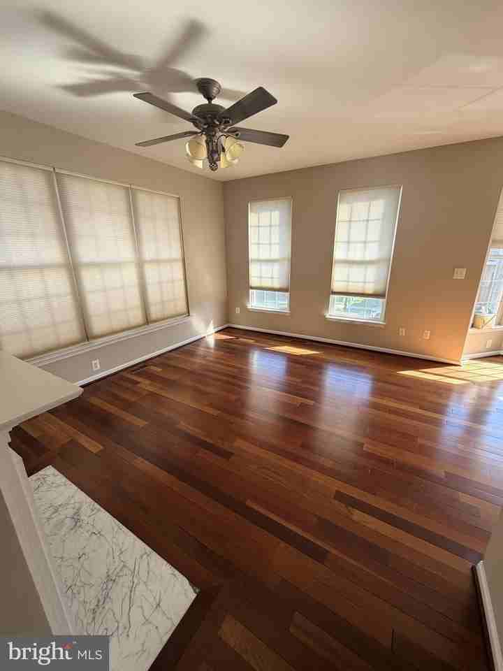 25834 Kirkwood Sq - Photo 7 of 43