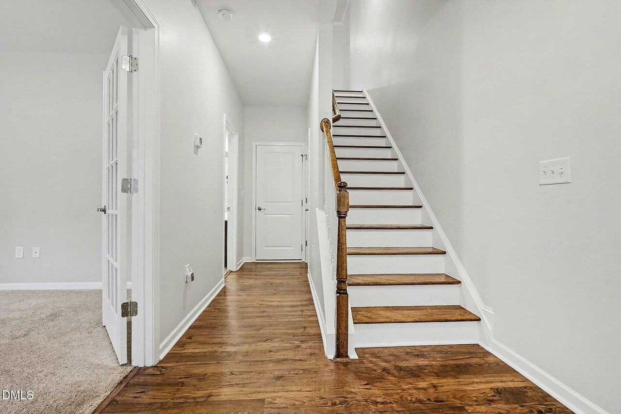 512 Austin View Blvd - Photo 4 of 23