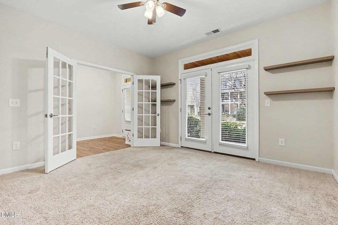 512 Austin View Blvd - Photo 5 of 23