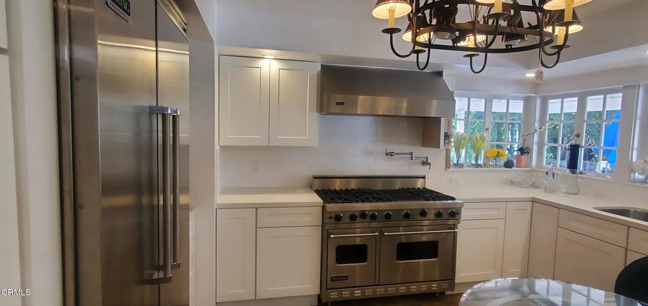 4223 Crownfield Ct - Photo 3 of 9