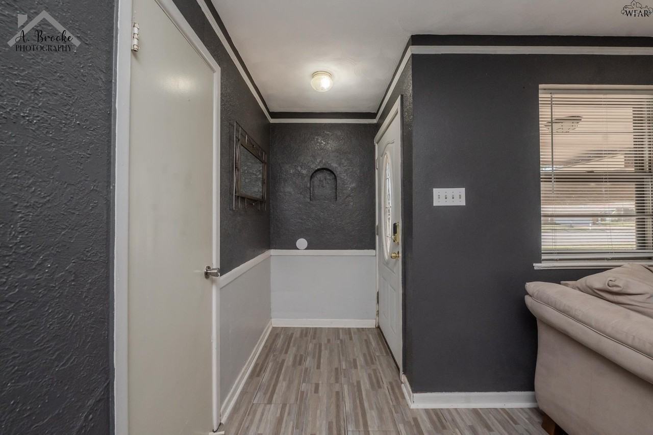 1603 Karen Ln - Photo 3 of 18