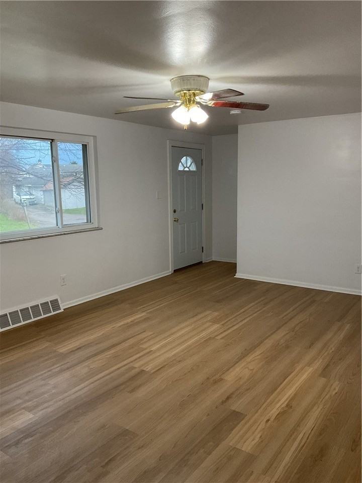 214 Erwin Pl - Photo 3 of 16