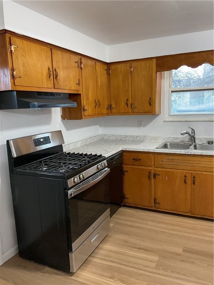 214 Erwin Pl - Photo 5 of 16