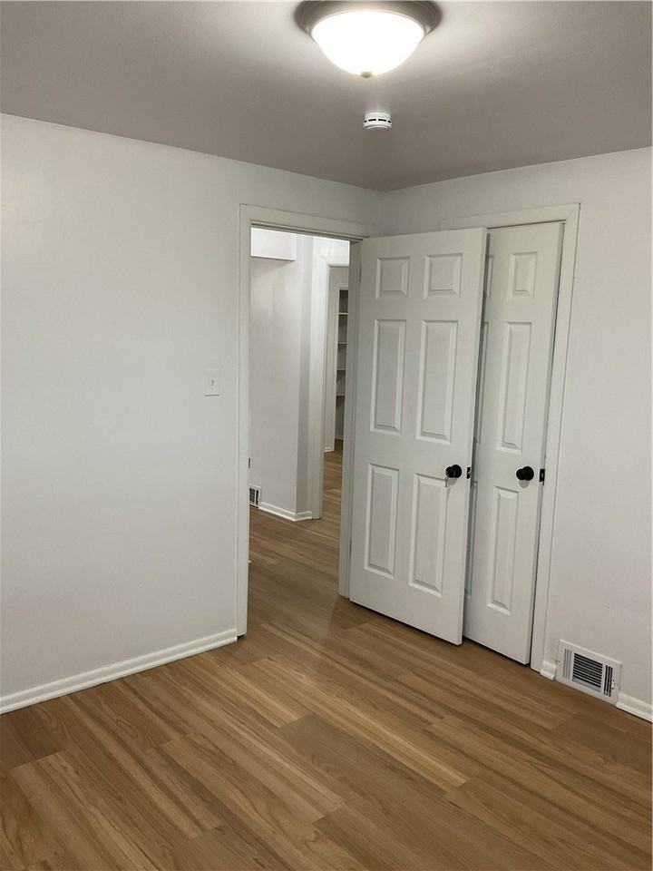 214 Erwin Pl - Photo 7 of 16