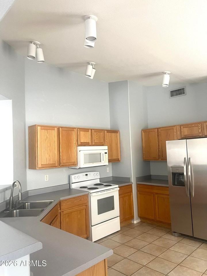 3119 N 130th Ln - Photo 5 of 12