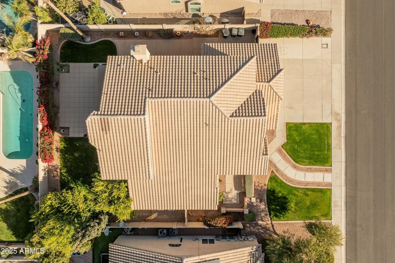 5610 W Gail Dr - Photo 5 of 49