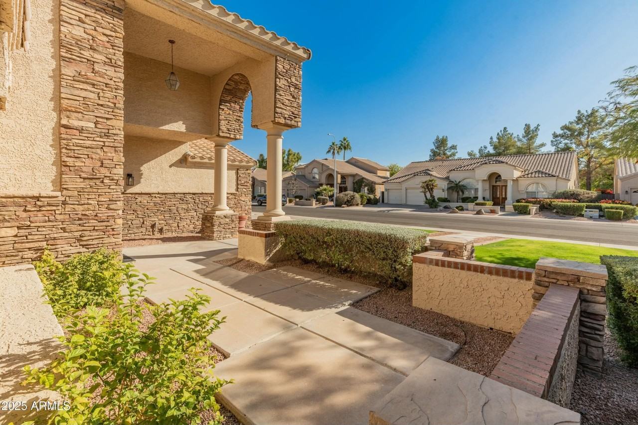 5610 W Gail Dr - Photo 6 of 49