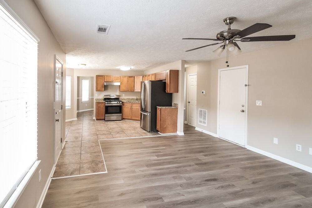 5550 Wellborn Creek Dr - Photo 6 of 18