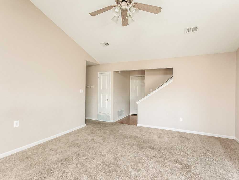 8181 Martin Dr - Photo 3 of 12