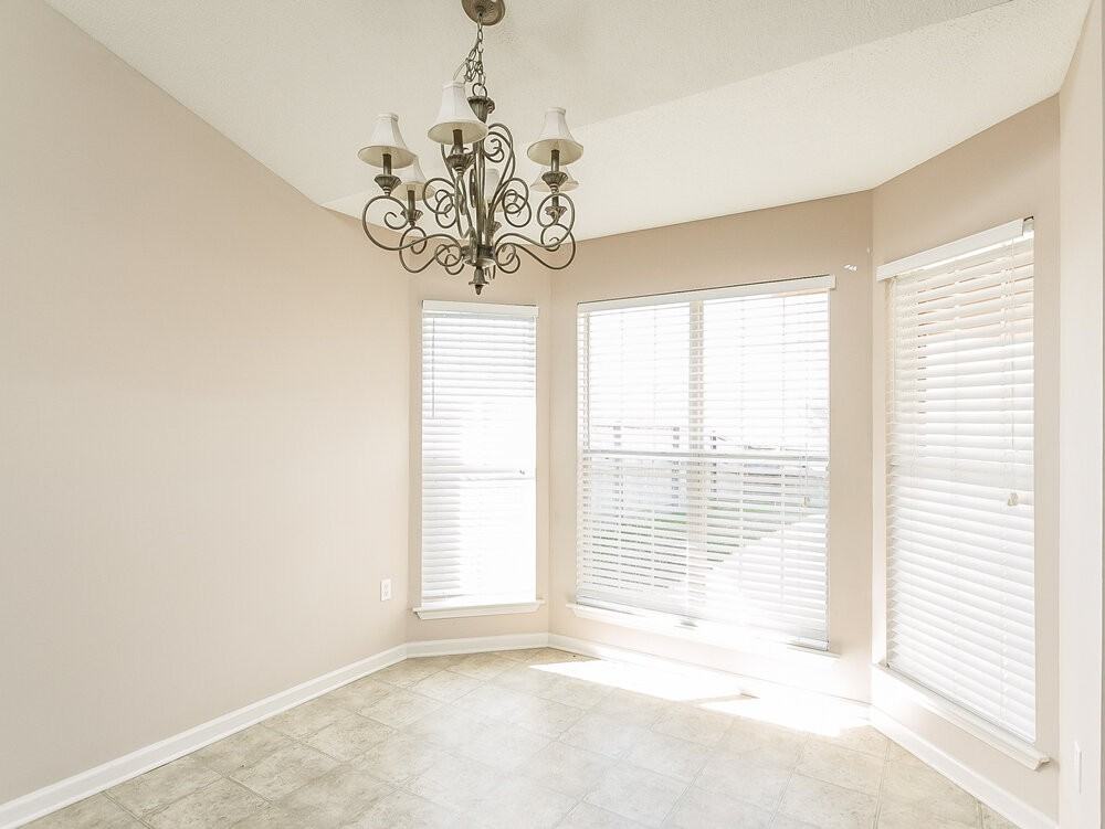 8181 Martin Dr - Photo 4 of 12