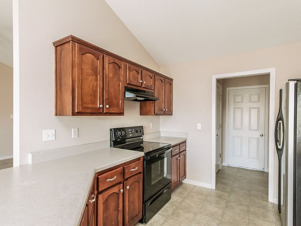 8181 Martin Dr - Photo 5 of 12