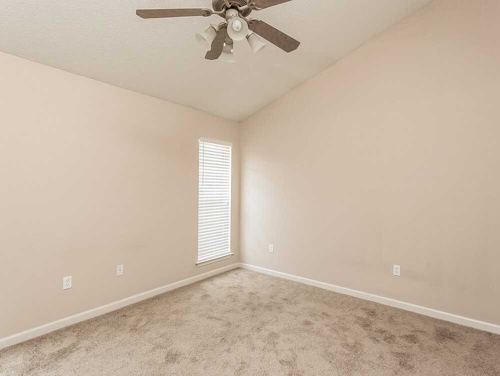 8181 Martin Dr - Photo 7 of 12