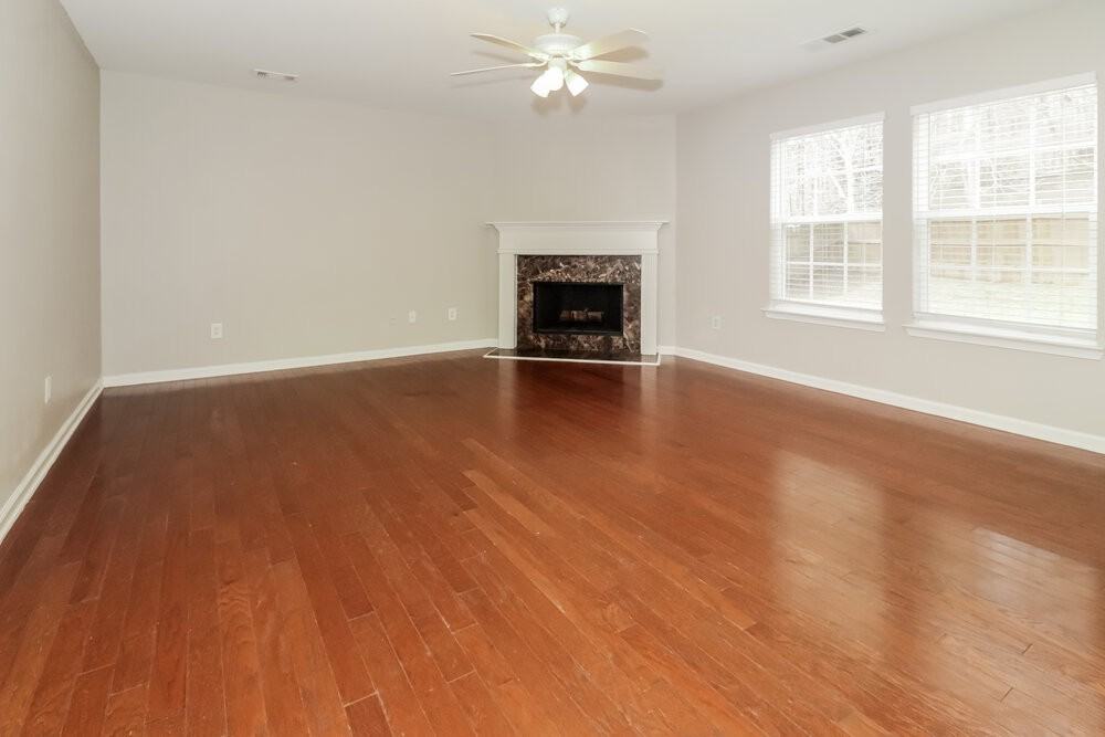 3060 Whittier Way - Photo 4 of 17