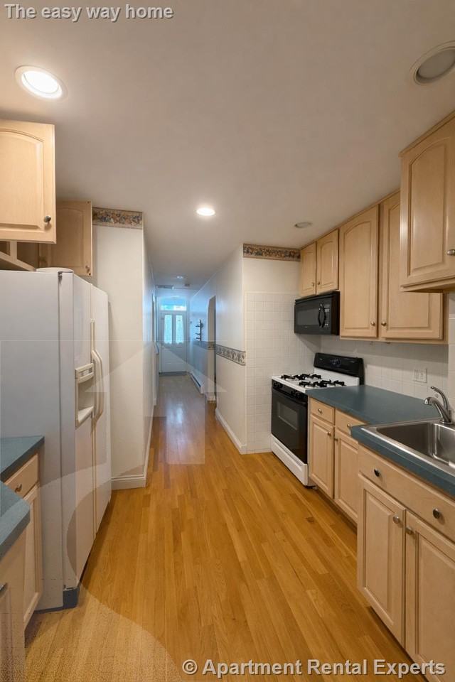 107 2nd St - Photo 2 of 12