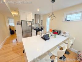 featured image of 32 Putnam Ave #2
