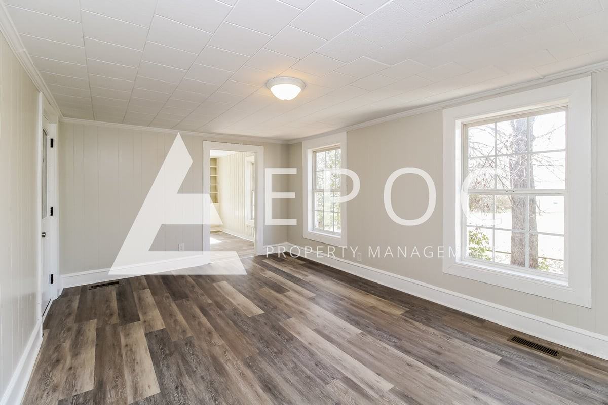 223 W Main St - Photo 5 of 15