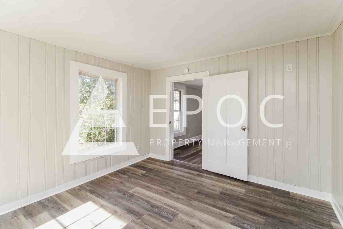 223 W Main St - Photo 7 of 15