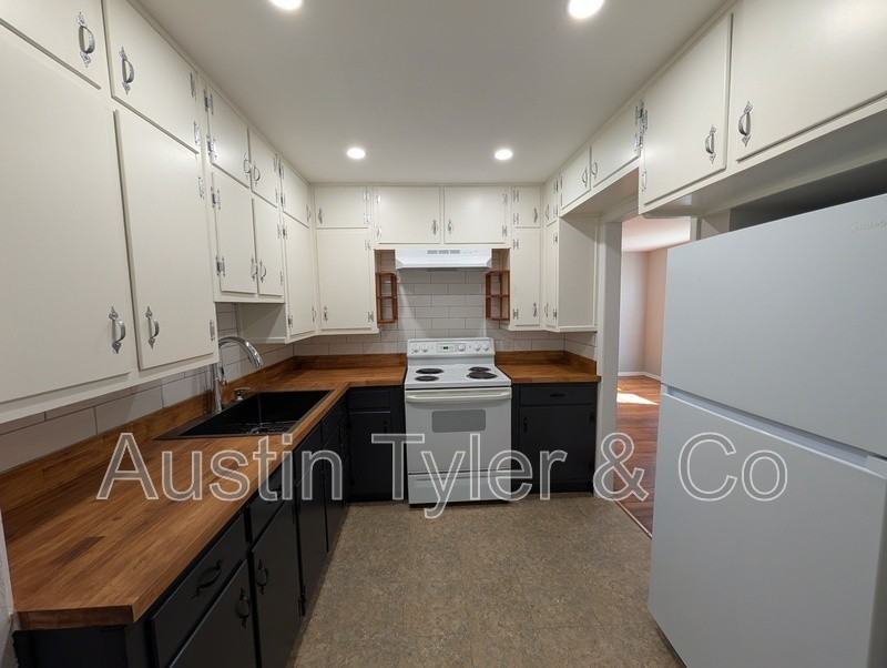 4455 Broad St - Photo 5 of 17