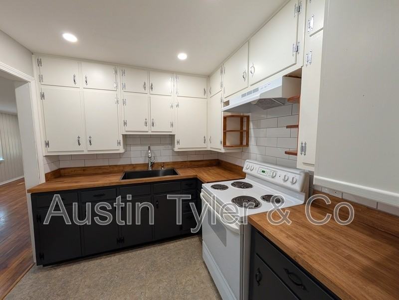 4455 Broad St - Photo 6 of 17