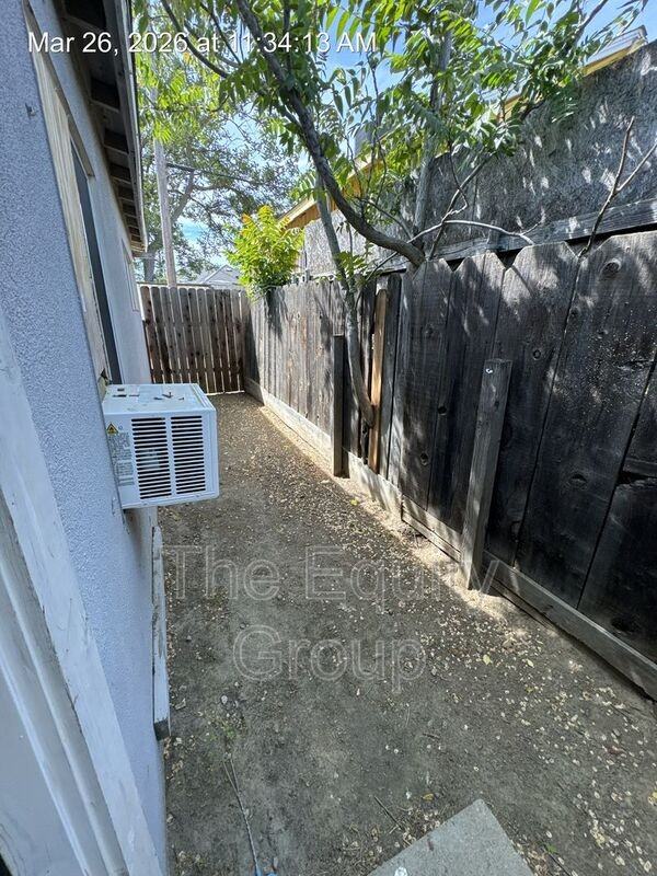 311 E Elm St - Photo 4 of 15