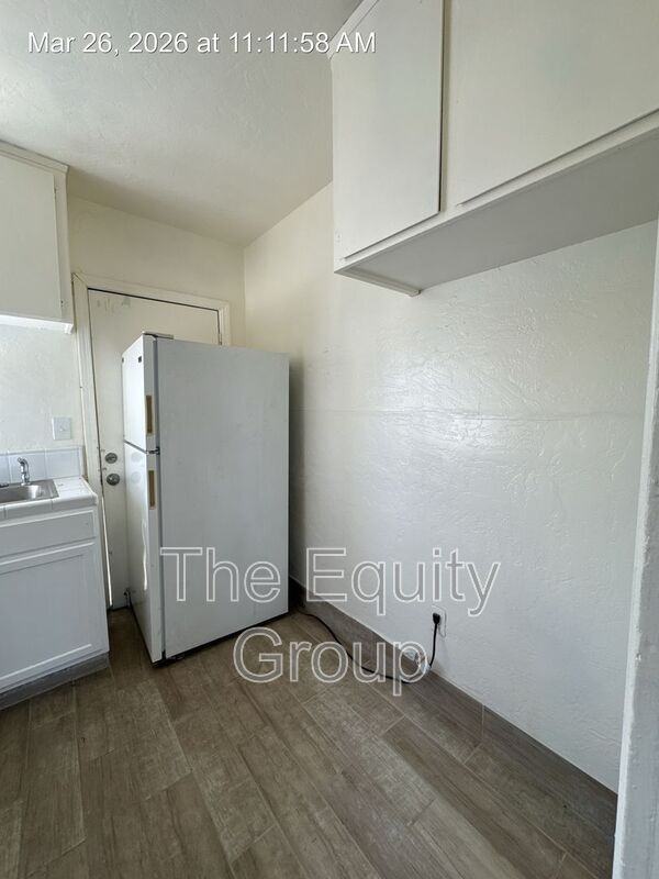 240 Hanford Armona Rd #E - Photo 6 of 13