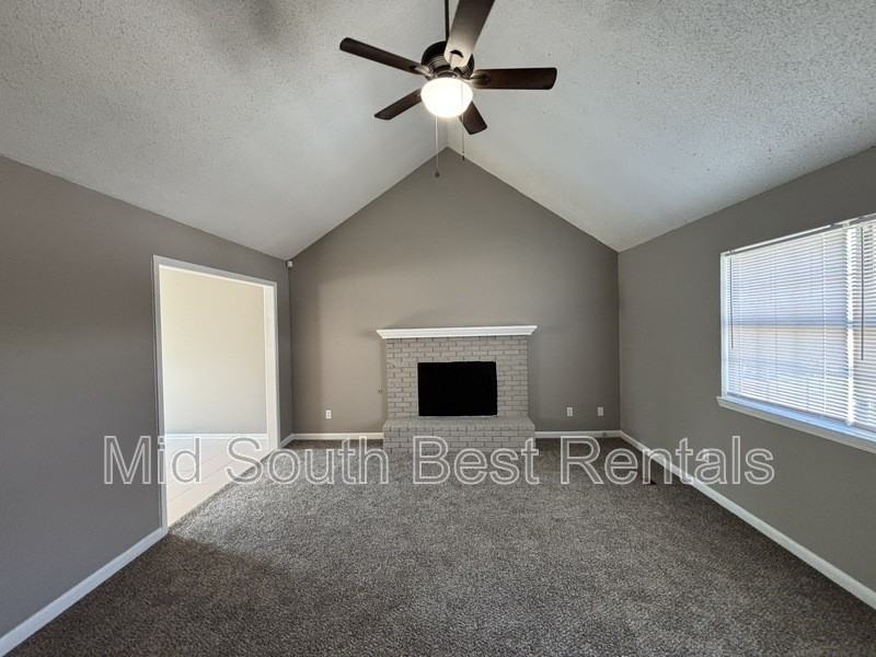 125 Almond Cv - Photo 2 of 18