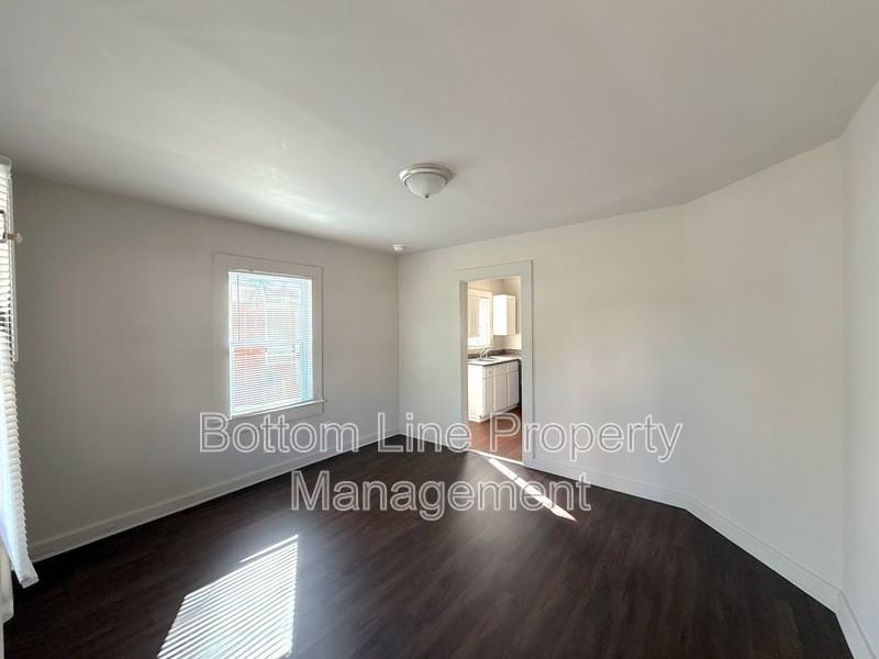 233 Orange St - Photo 3 of 11