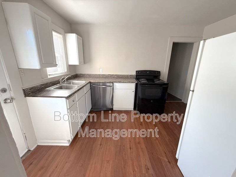 233 Orange St - Photo 4 of 11