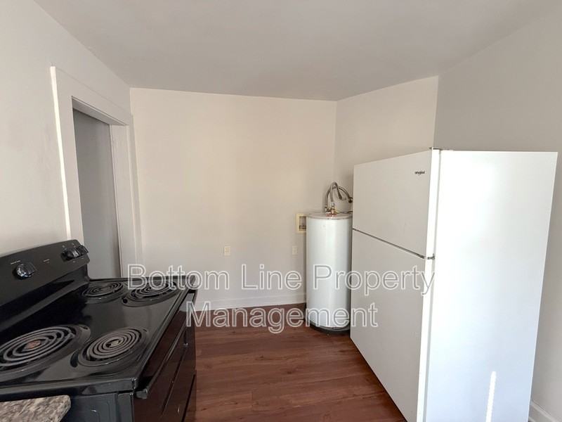 233 Orange St - Photo 5 of 11