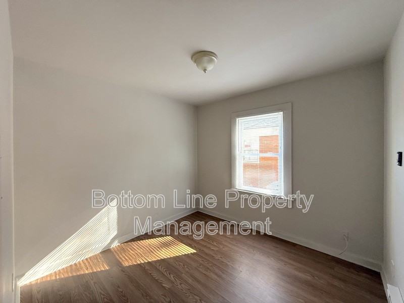 233 Orange St - Photo 7 of 11