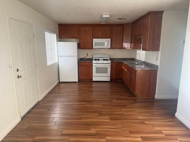 104 B St #3 - Photo 2 of 5