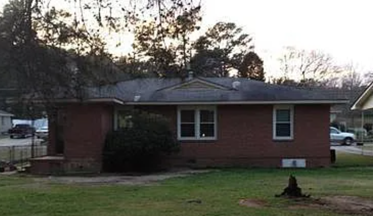 2704 4th Ave - Photo 3 of 3