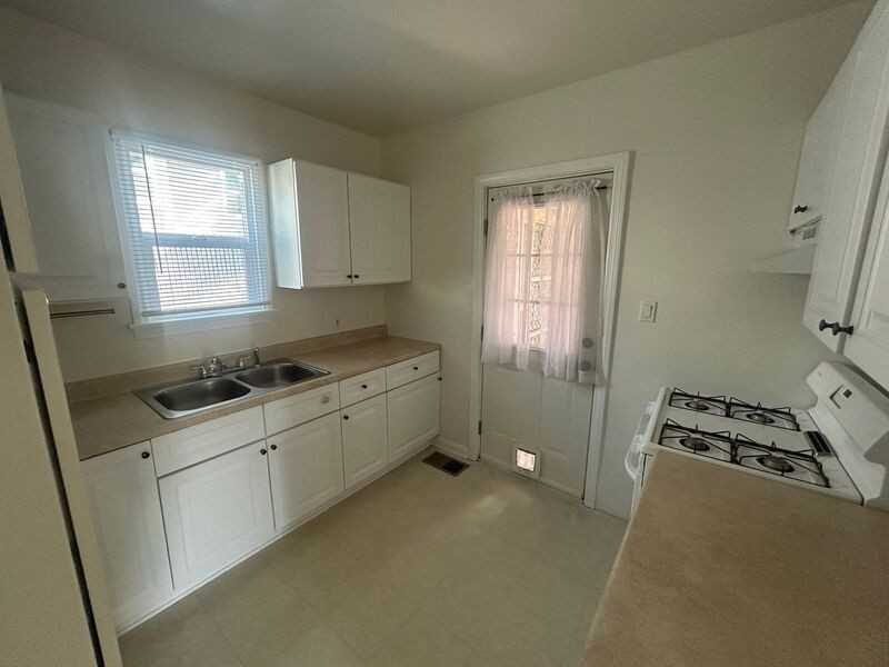 10023 Silverton Ave - Photo 7 of 15