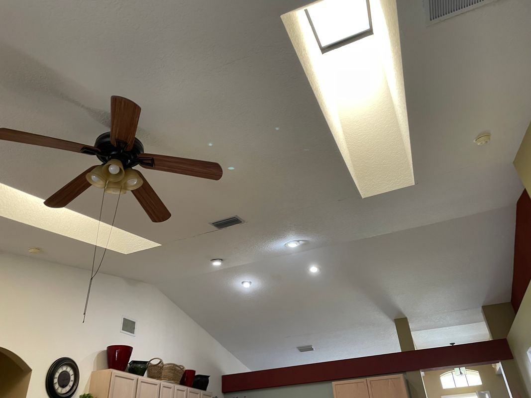 562 Se Walters Ter - Photo 3 of 18