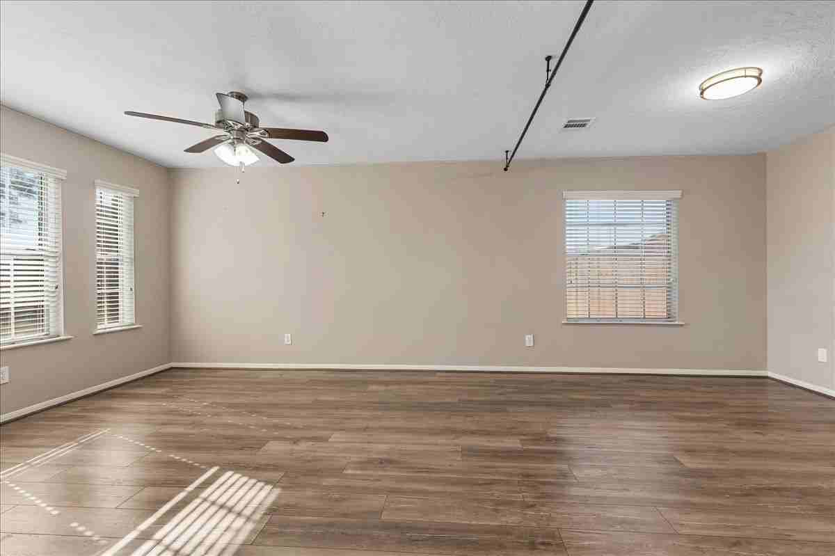 16218 Bunker Ridge Rd - Photo 5 of 40