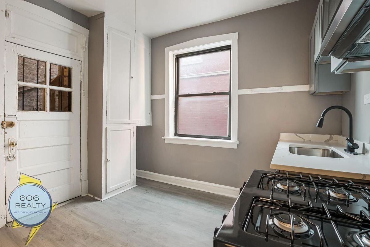 1030 E Hyde Park Blvd - Photo 2 of 13