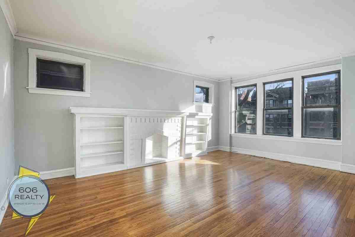 1030 E Hyde Park Blvd - Photo 4 of 13