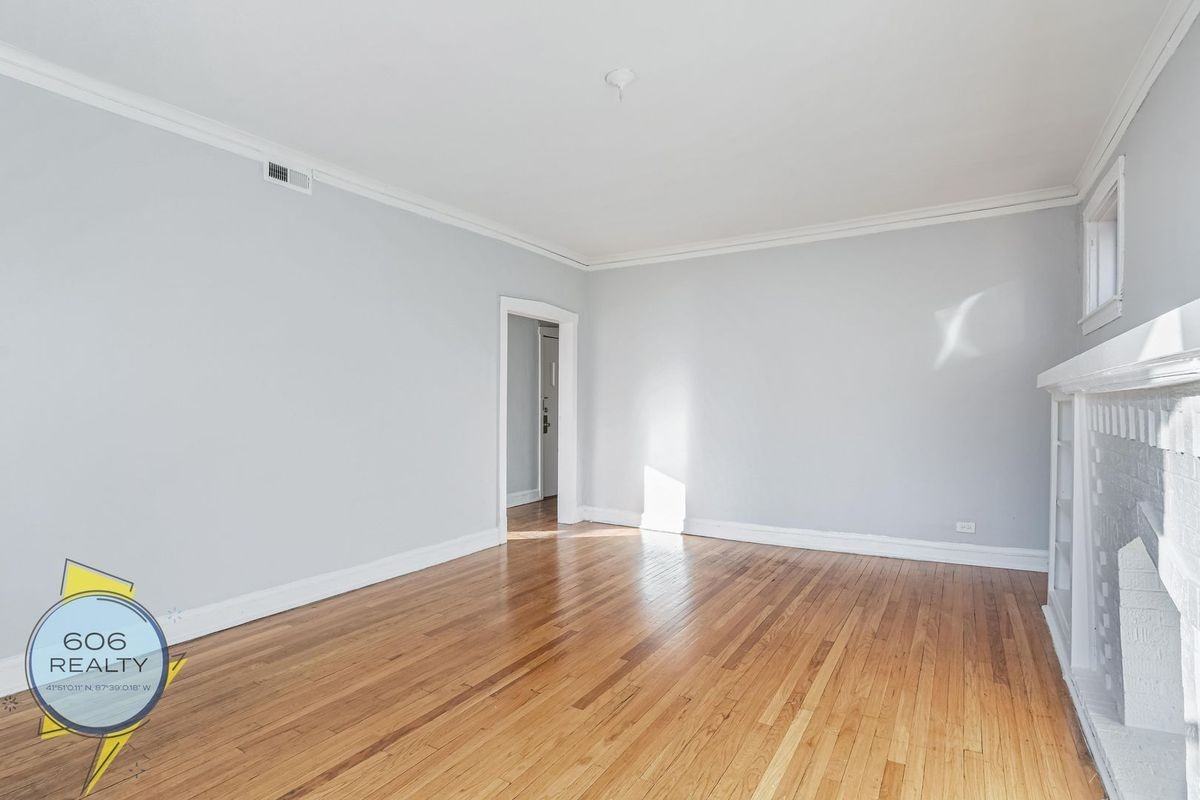 1030 E Hyde Park Blvd - Photo 5 of 13