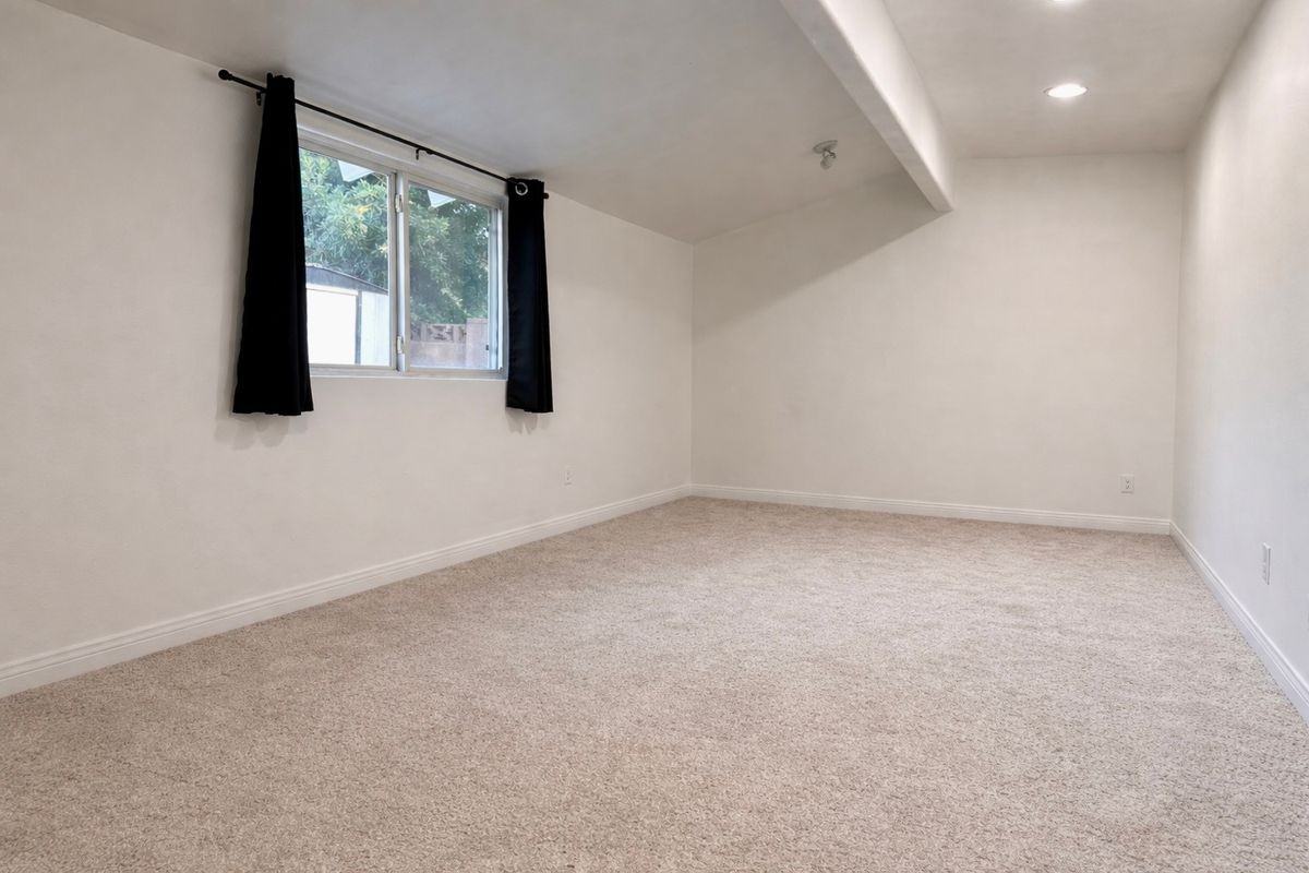 518 Louis Dr - Photo 5 of 11