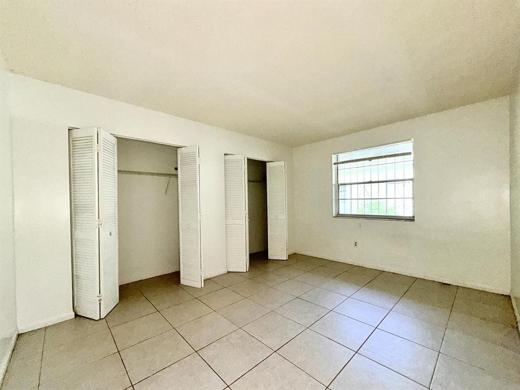 800 Ne 14th St - Photo 2 of 10