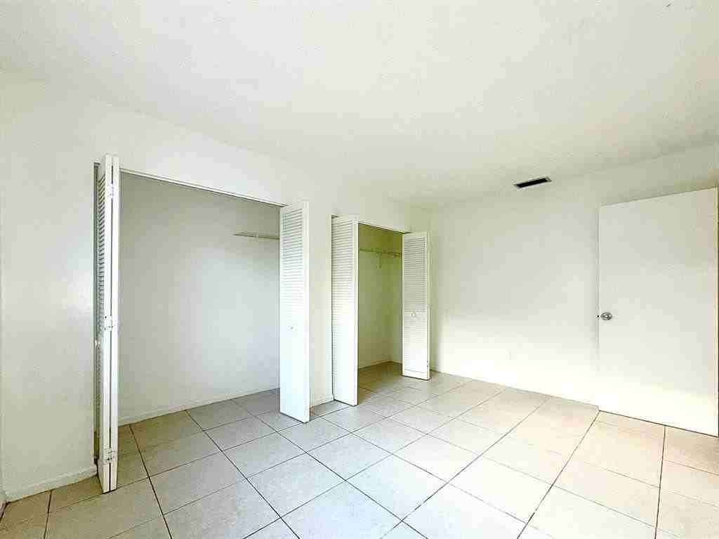 800 Ne 14th St - Photo 5 of 10